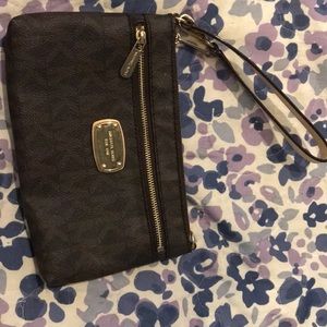 michael kors wristlet bag
